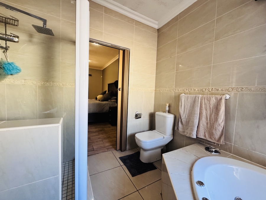 4 Bedroom Property for Sale in Wilkoppies North West